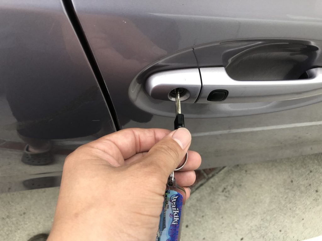 パッソ トヨタ のスマートキーの電池が切れました 鍵はどうやって開けるのか エンジンは掛かるのか試してみました やすらーぎの雑記ブログ